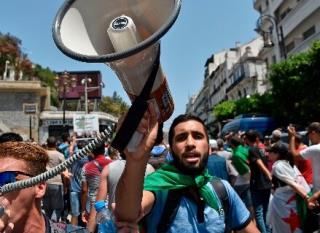 تظاهرات دانشجویان الجزایری برای بیست و چهارمین هفته متوالی