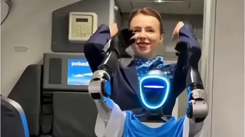 ربات انسان نما مهماندار هواپیمای روسی شد