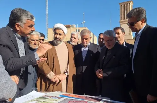 وزیر میراث از طرح مرمتی حصار تاریخی یزد بازدید کرد