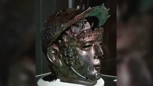 گنجینه ای که پسر جوان در مزرعه پشت خانه کشف کرد